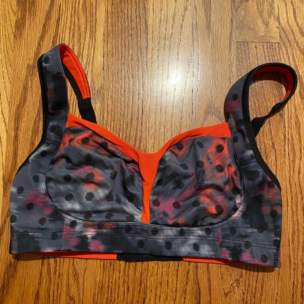 Lululemon tata tamer 32D